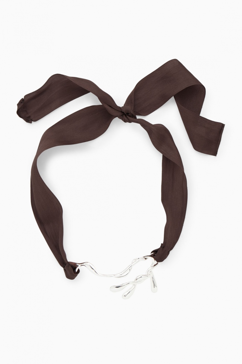 COS Organic-Shaped Silk-Ribbon Choker Nyaklánc Női Titán Barna | OCSH-79806