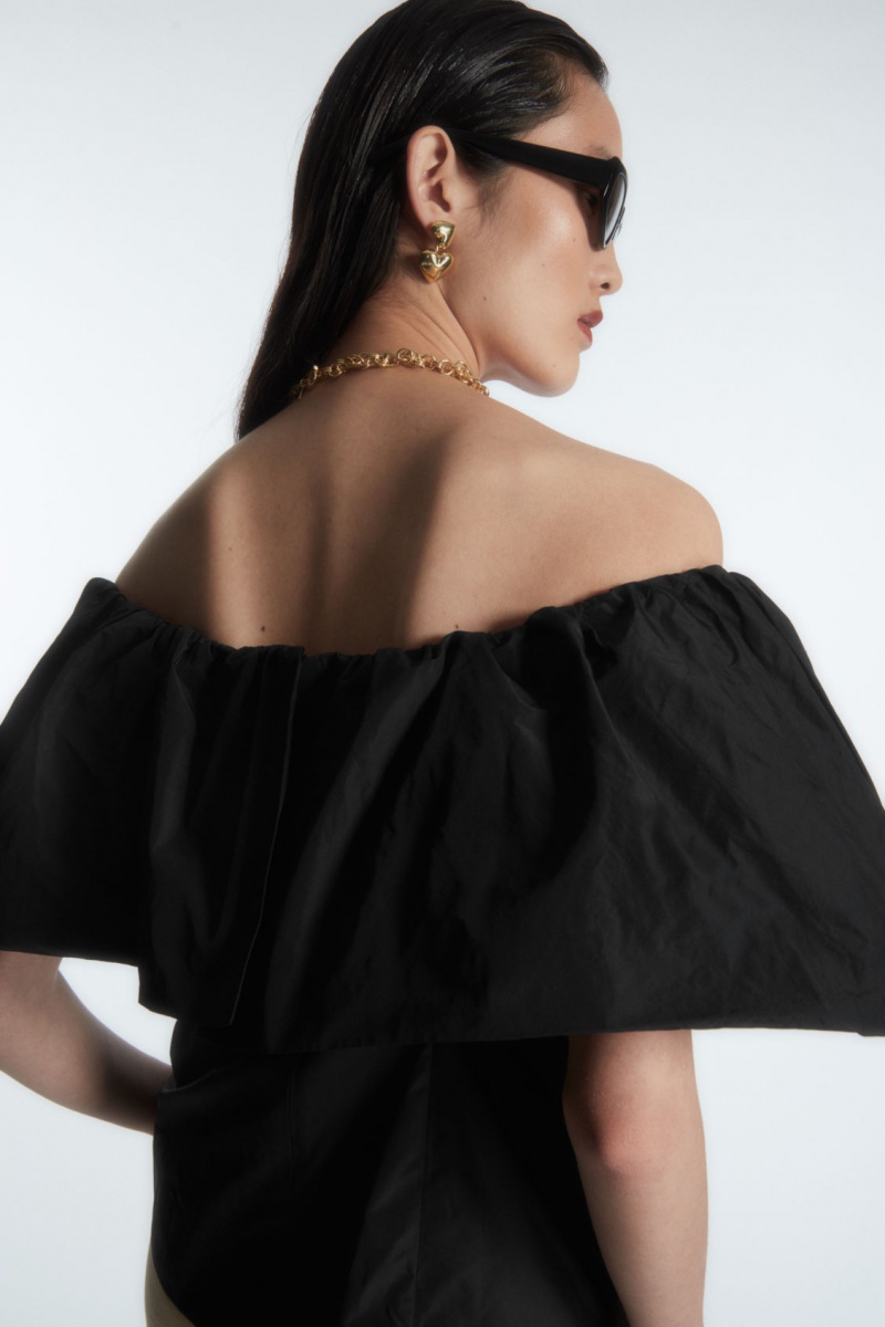 COS Voluminous Off-The-Shoulder Felsők Női Fekete | OXPV-41735